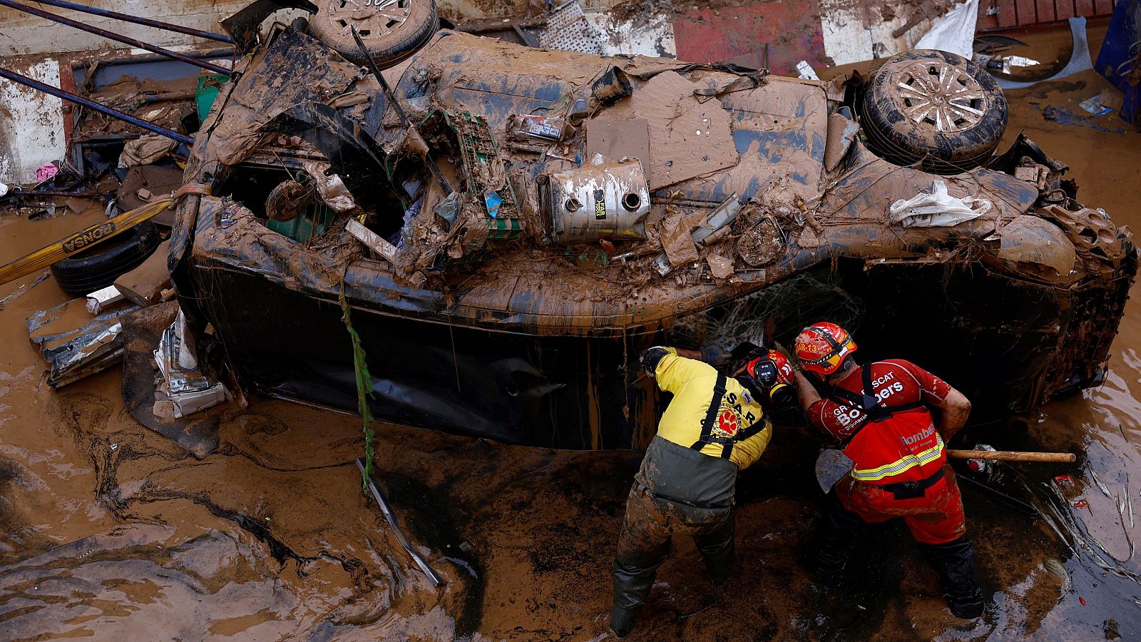 Los servicios de emergencia siguen con la búsqueda de las víctimas de la DANA