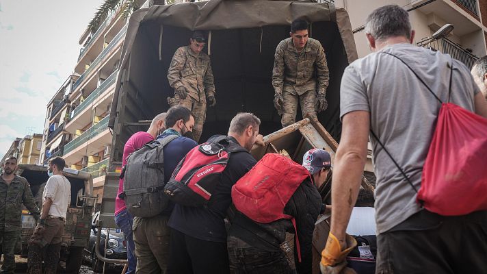 Miles de militares trabajan en las zonas afectadas por la DANA