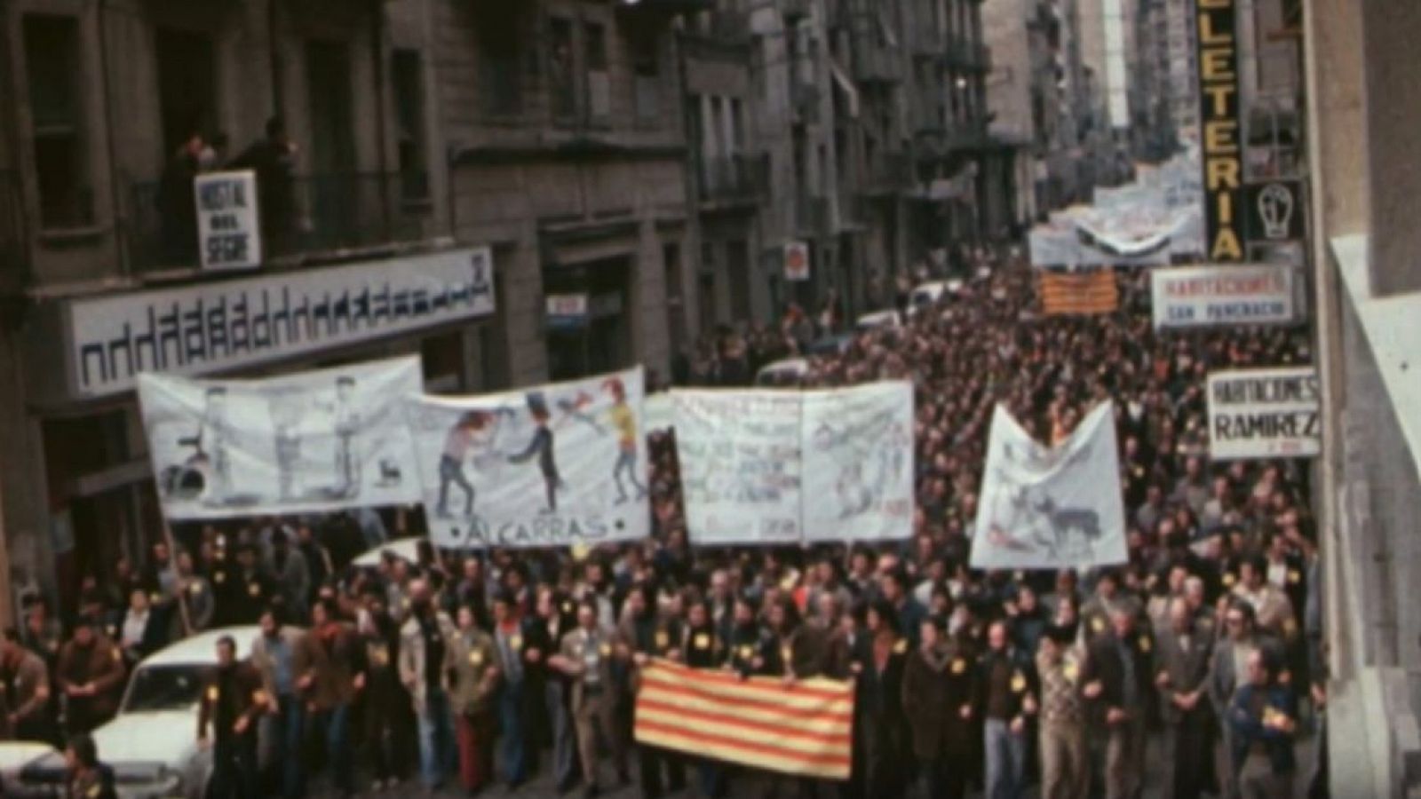 Arxiu TVE Catalunya - Miramar - Resum de l'any 1977: manifestació d'Unió de Pagesos a Lleida