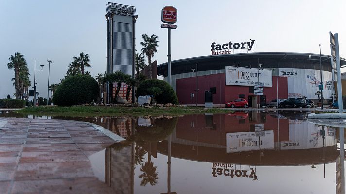 El caos por la DANA en el centro comercial de Bonaire: "Hay muchas personas desaparecidas porque el parking es enorme"