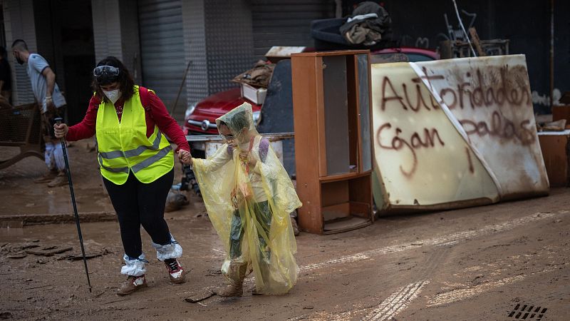 Calles deshabitadas en varias localidades por el regreso de la lluvia, que pone en alerta nuevamente a Valencia