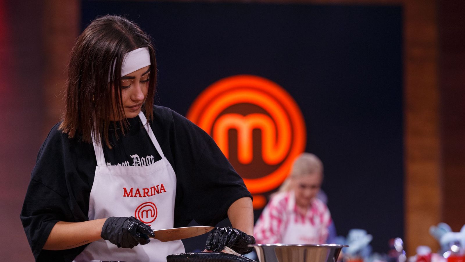 Marina Rivers recibe el aplauso de Jordi Cruz con este plato de caballa