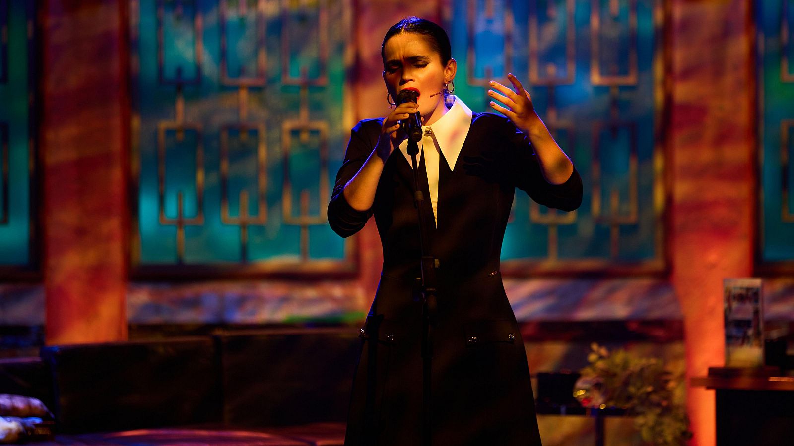 La Maria canta 'Mon vetlatori' en La Revuelta 4/11/2024 - La Revuelta | Ver