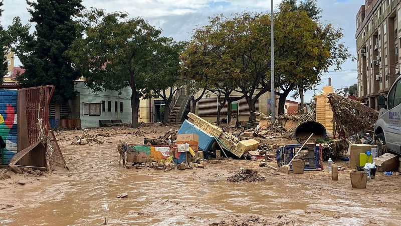 Numerosos colegios continúan cerrados tras los daños de la DANA - Telediario 2 | Ver
