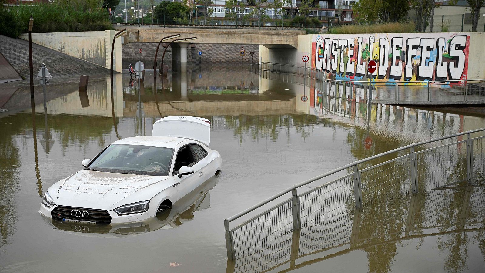 Inundaciones en el sur de Barcelona - Telediario 2 | Ver