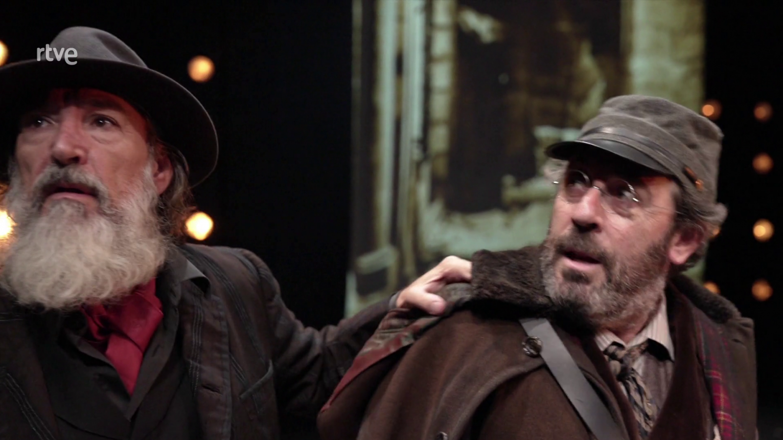 Luces de bohemia - Atención obras | Ver