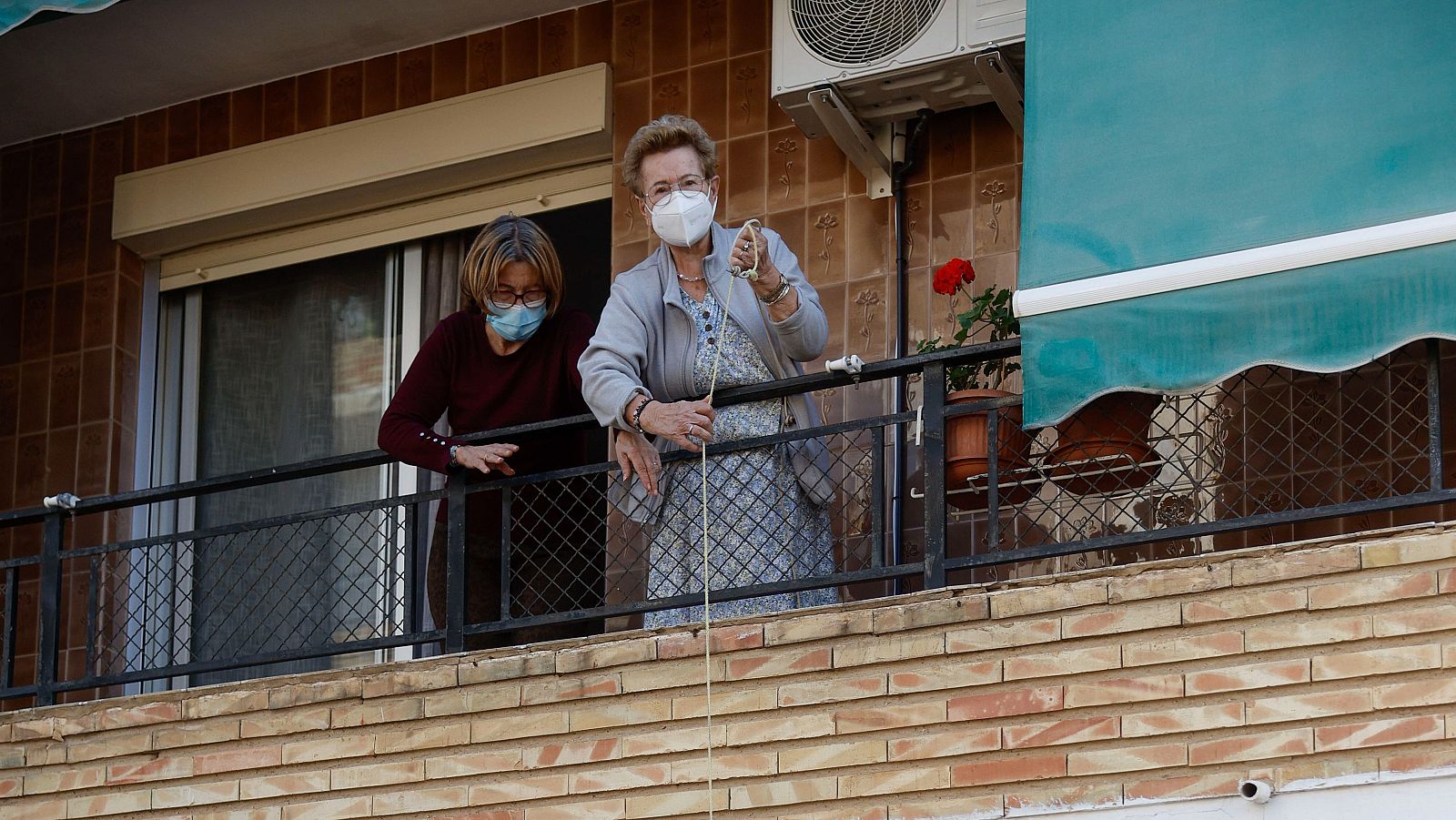 Muchos ancianos siguen aislados en sus casas tras la DANA