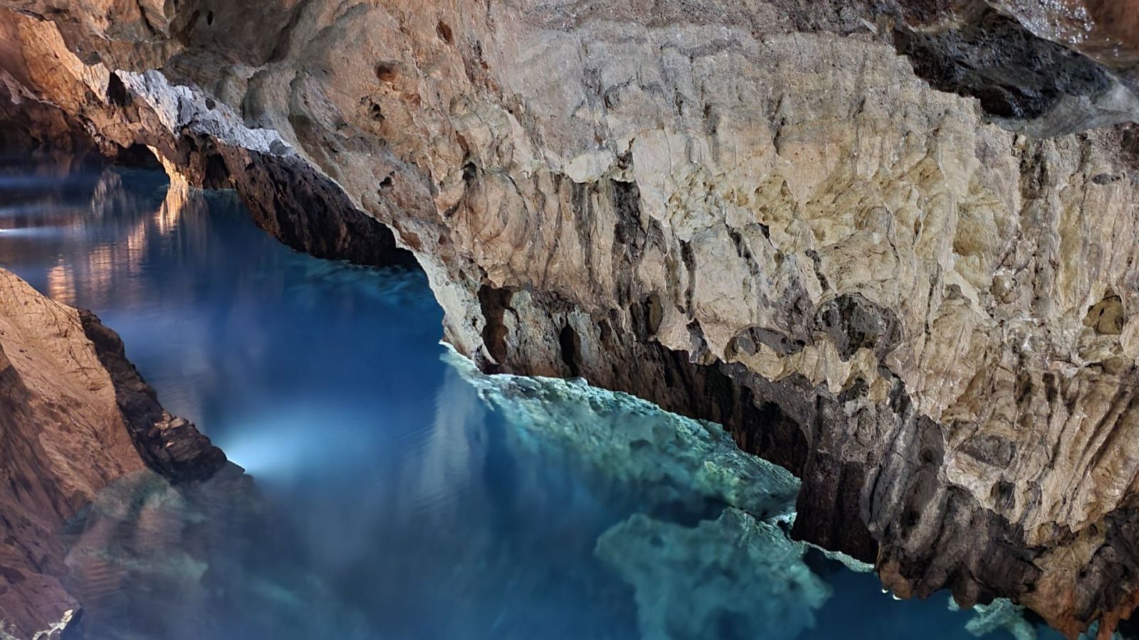 Espacios naturales espectaculares - Episodio 5: De Gulpiyuri a las montañas sagradas - ver ahora
