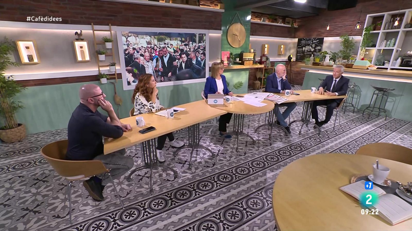 Analitzem la victòria del republicà a les eleccions als EUA. Parlem amb l'advocat penalista Marc Molins. I el cantautor presenta el disc 'Sinfónico'