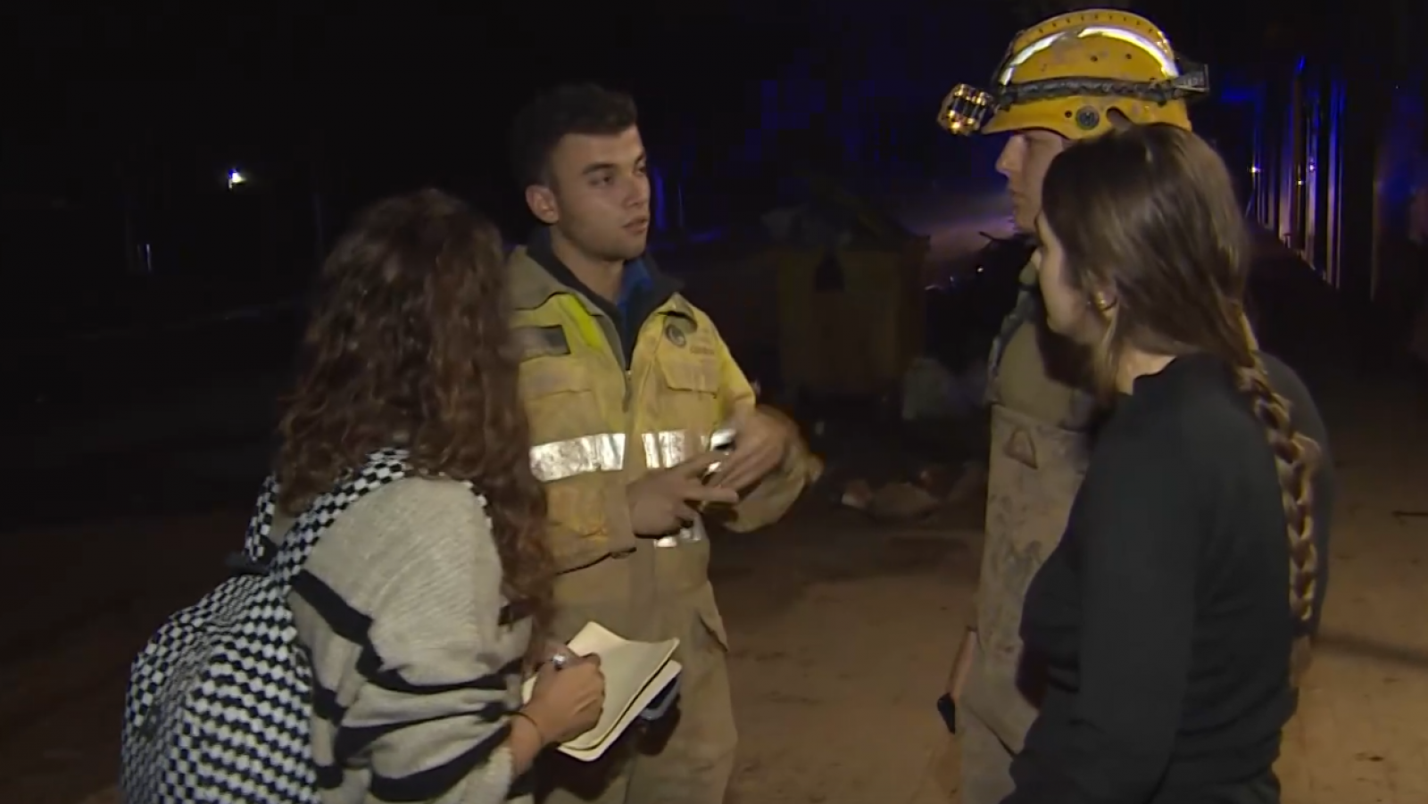 Voluntarios del grado de Emergencias atienden a los vecinos