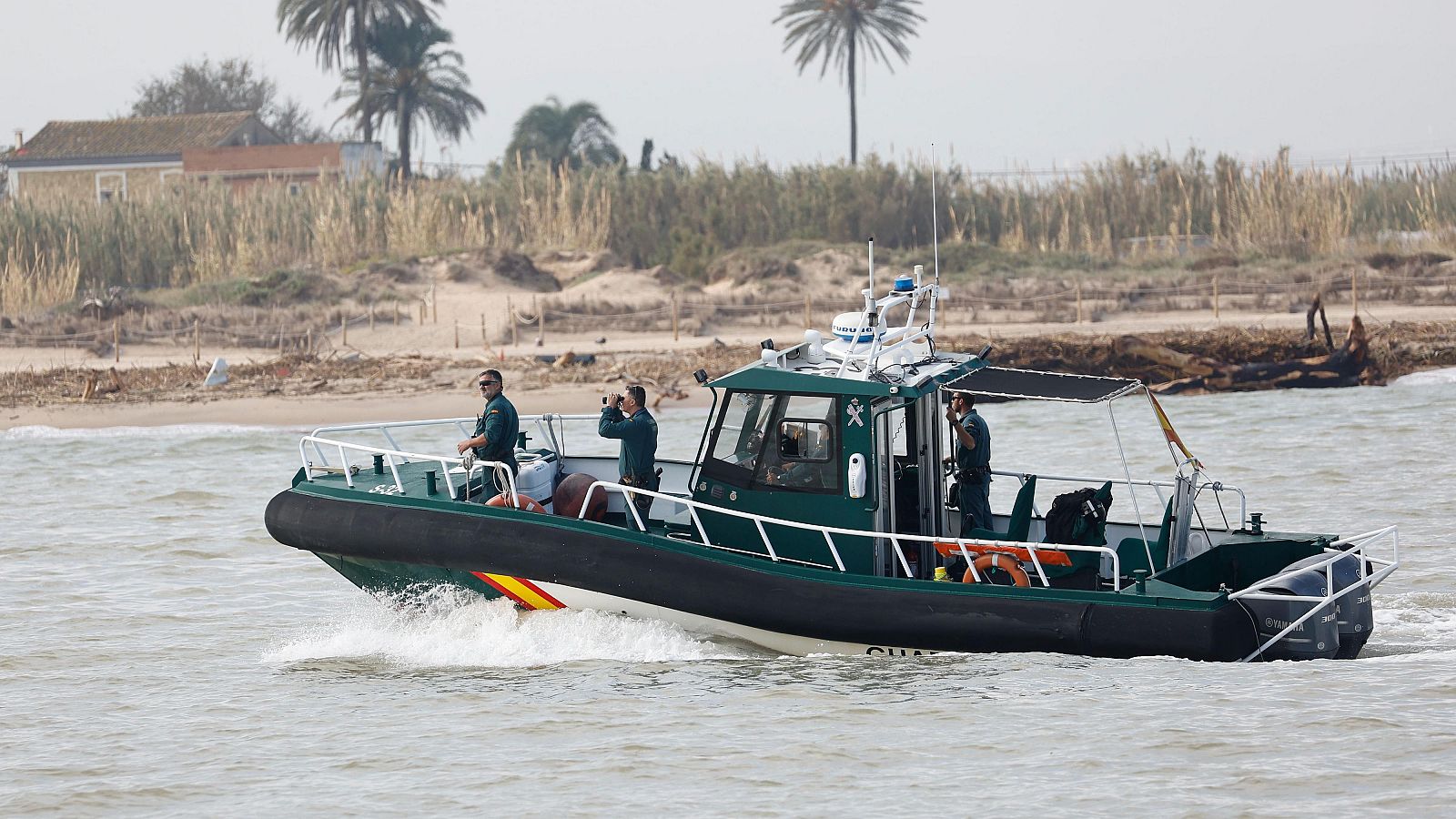 La Guardia Civil busca a posibles víctimas de la DANA en el mar