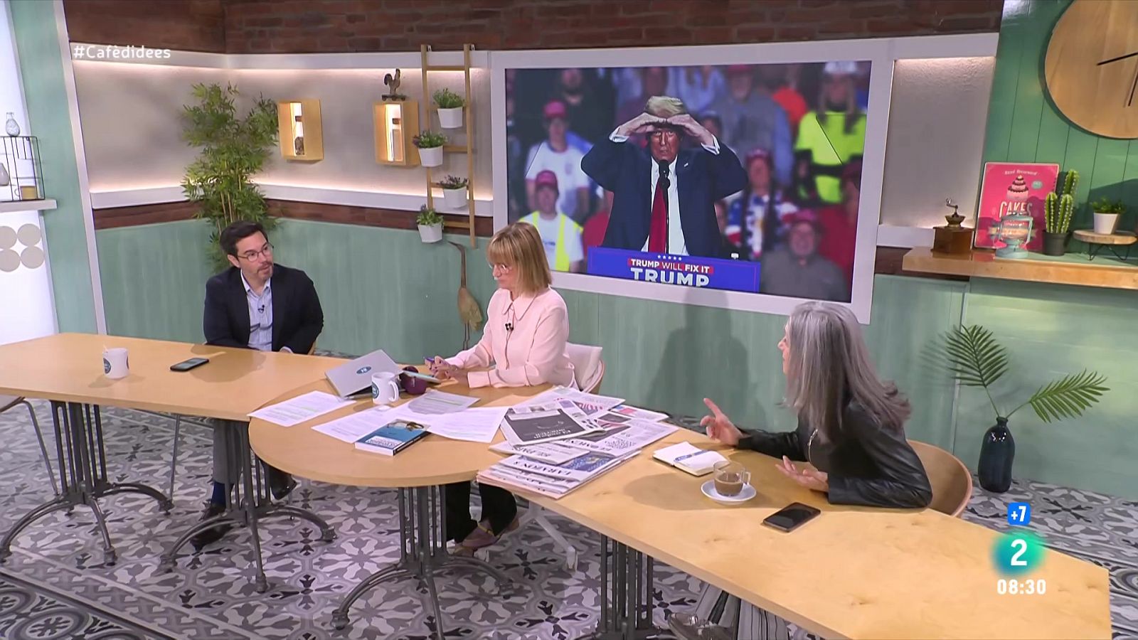 L'escriptor presenta 'Quan la meva germana va decidir volar'. Huerta parla del pas de la DANA per València. I la periodista analitza la comunicació