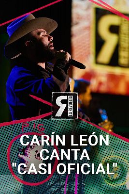 Carín León canta "Casi oficial" en directo