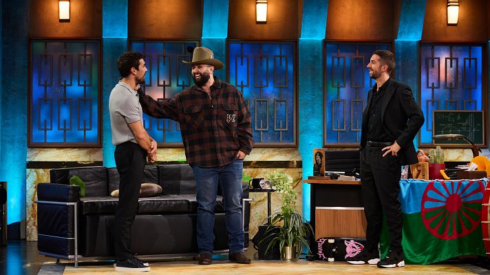 La Revuelta - Mario Casas y el cantante mexicano Carín León