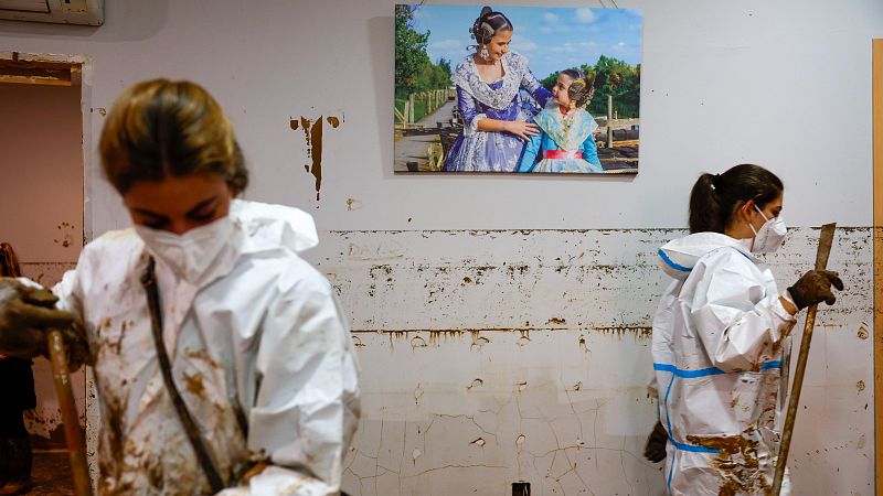 Familias afectadas por la DANA siguen con las labores de limpieza | Ver