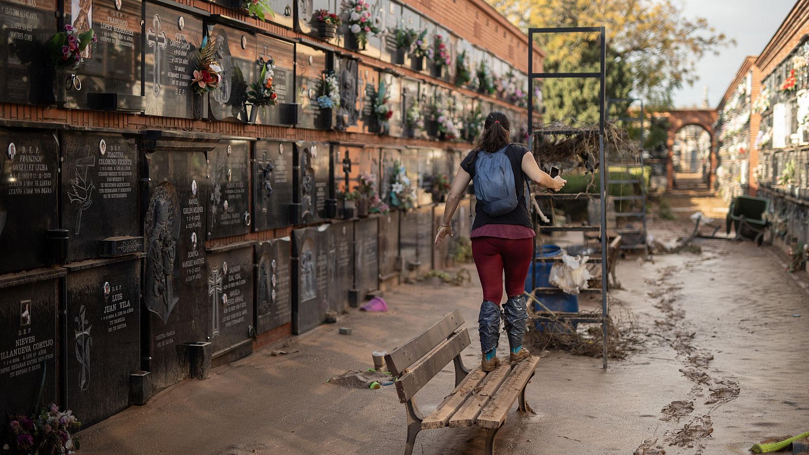 Cementerios y tanatorios, también arrasados por la DANA en Valencia | Ver