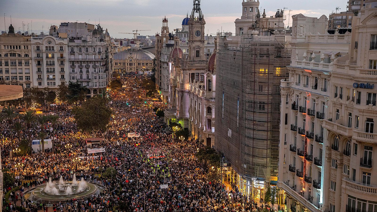 Una marcha multitudinaria pide en Valencia la dimisión de Mazón