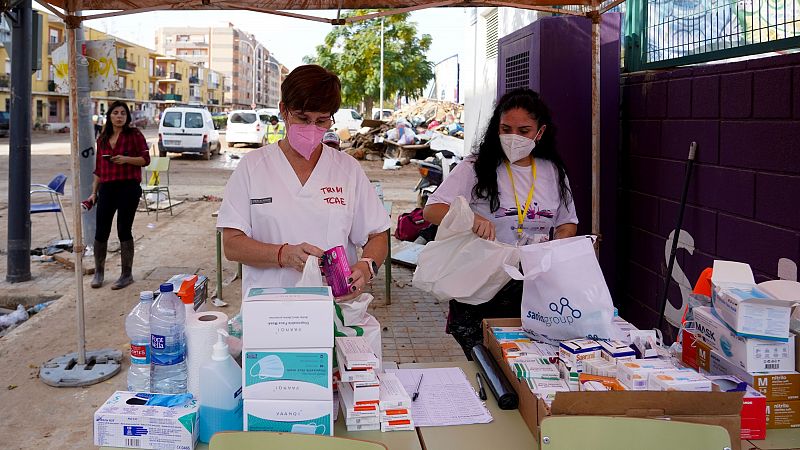 Sanitarios a pie de calle para atender a los afectados por la DANA - Telediario Fin de Semana | Ver