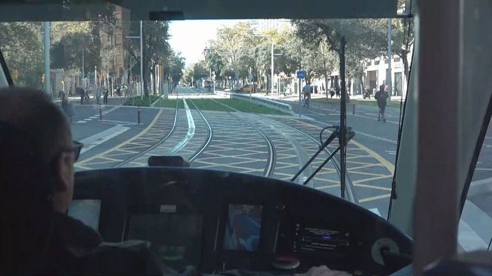 L'Informatiu - Primer dia sense incidències al nou Tram