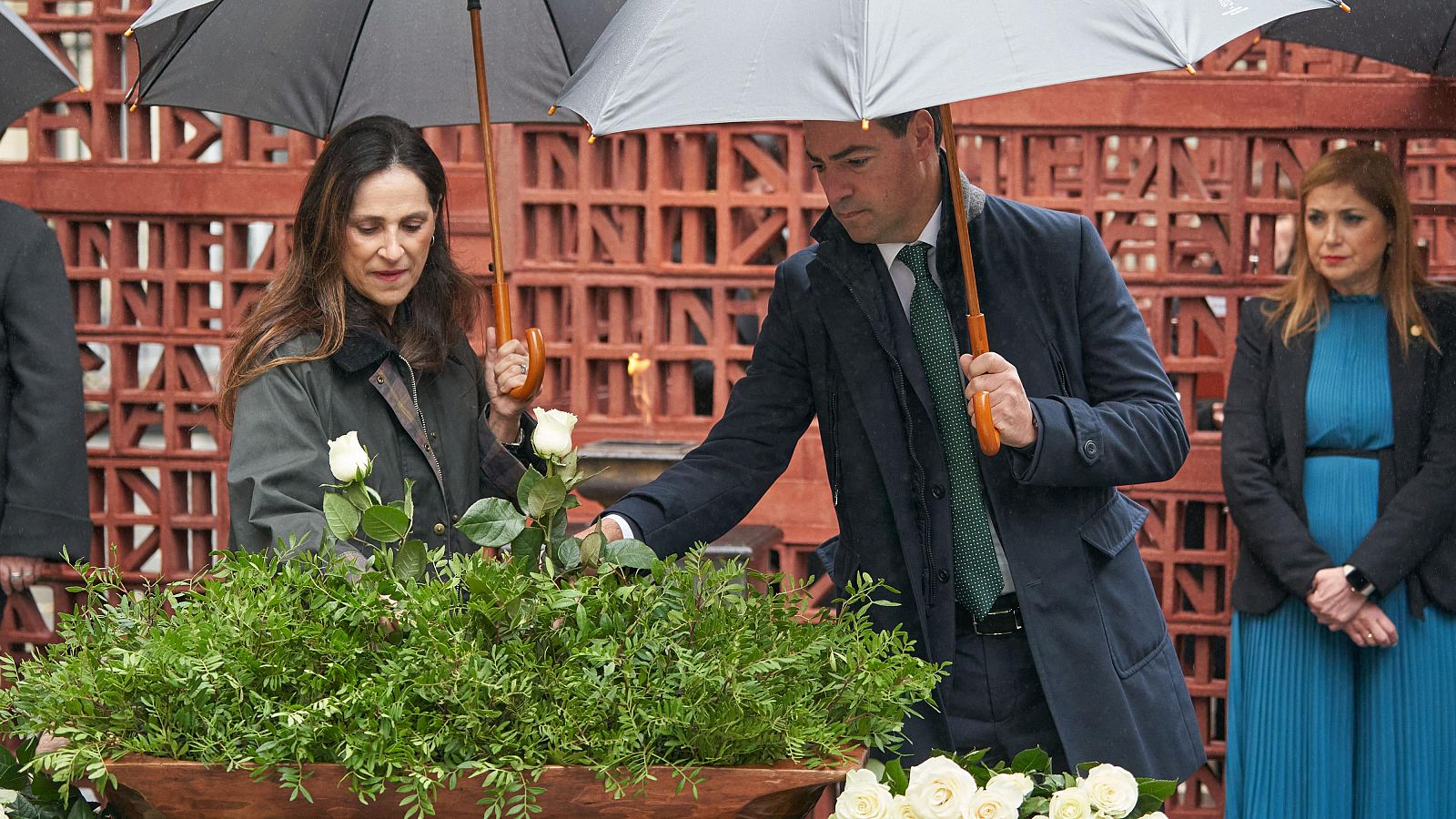 El Parlamento Vasco conmemora el Día de la Memoria con la ausencia de PP y Vox | Ver