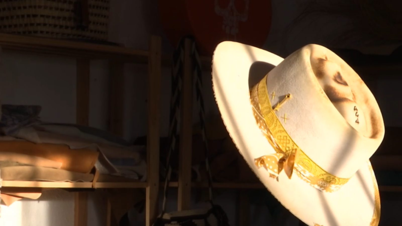 Desde actores hasta cantantes: Alejandro Mateo viste a los famosos con sus sombreros | Ver