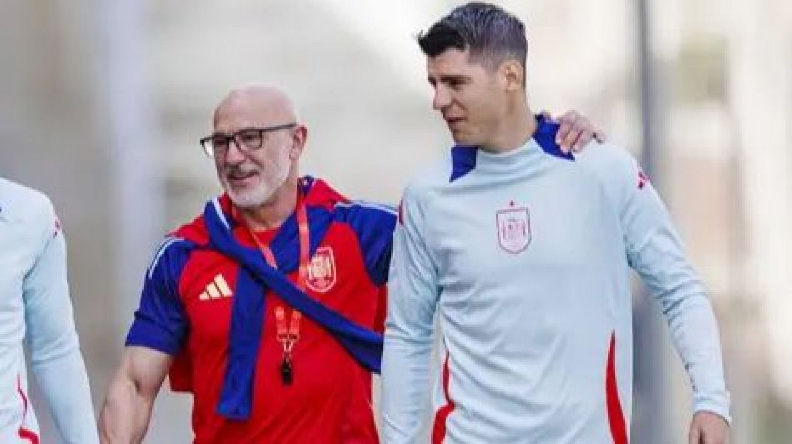 España inicia su concentración ante Dinamarca y Suiza | Ver