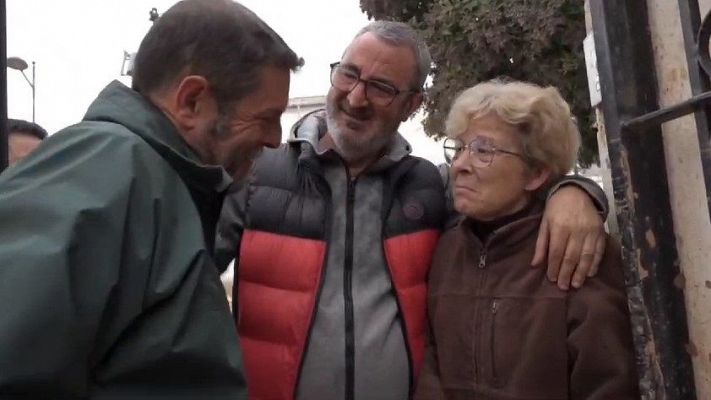 El emotivo reencuentro de varias familias con los guardias y policías que los rescataron