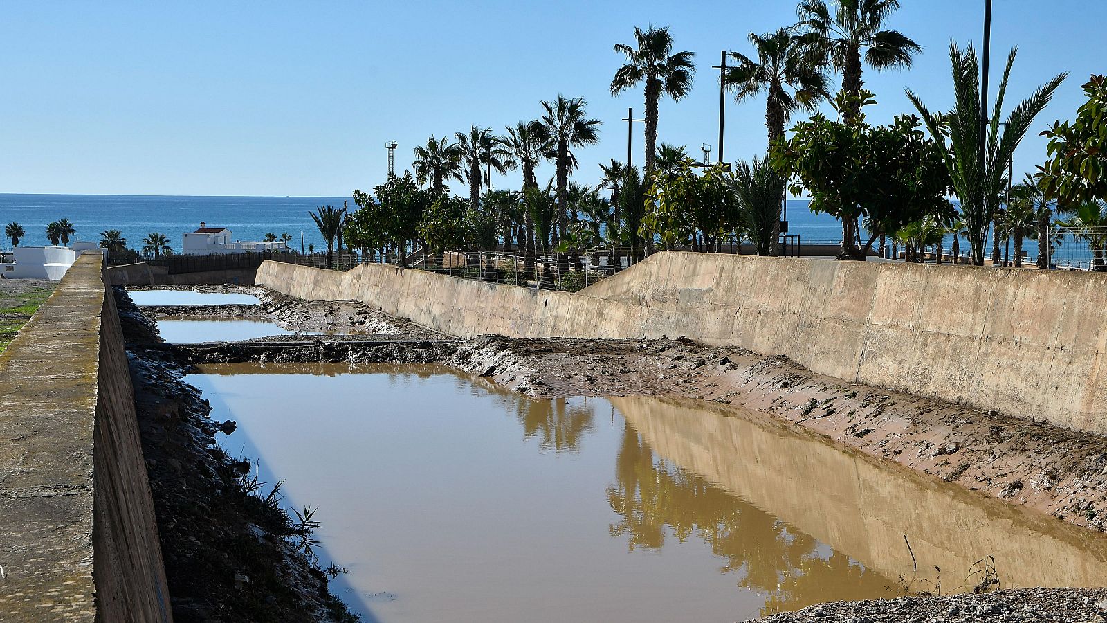 Las lluvias torrenciales en Almería provocan algunos rescates