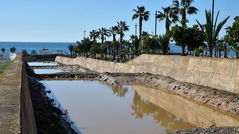 Las lluvias torrenciales en Almería provocan algunos rescates | Ver
