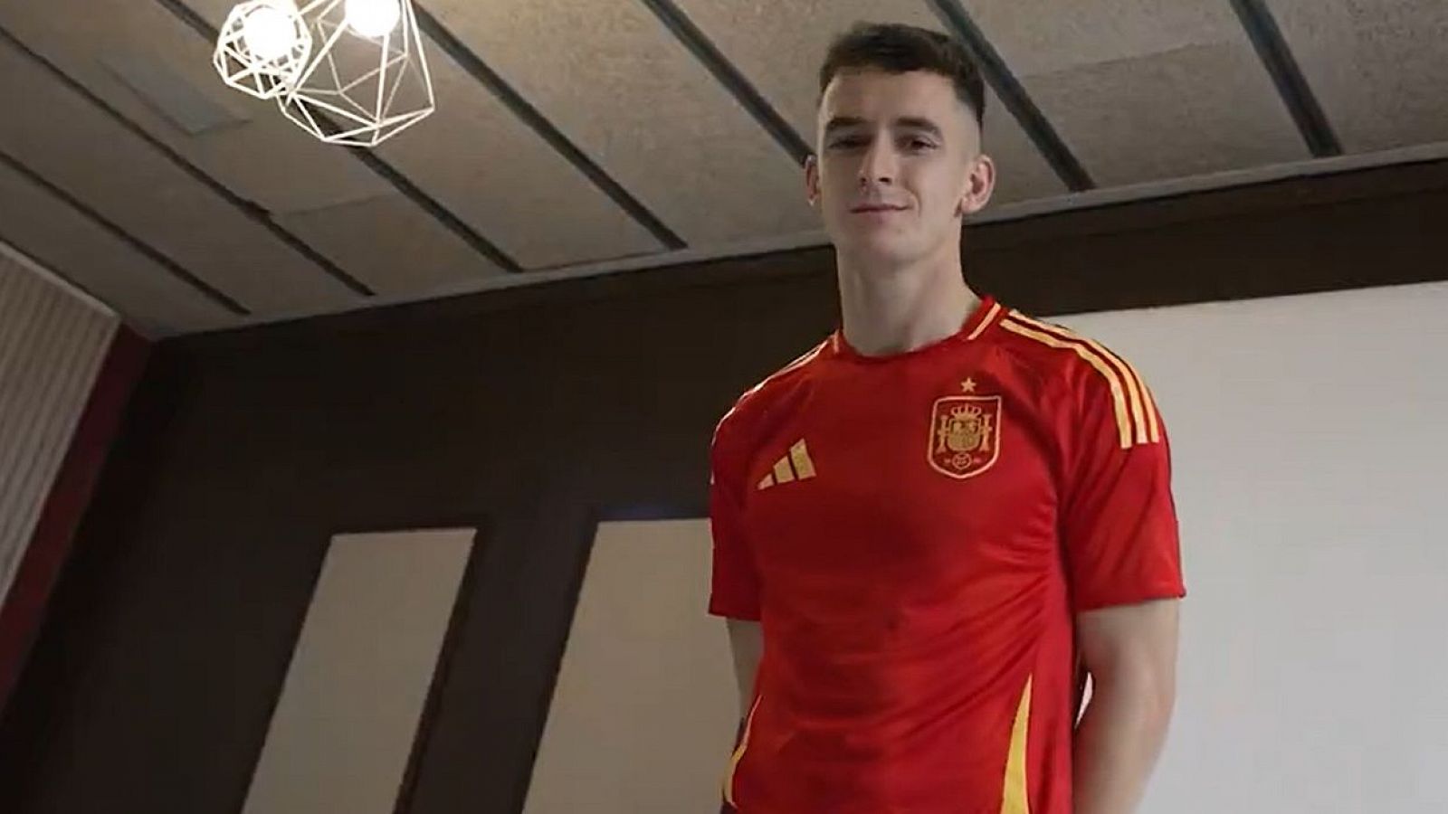 Marc Casadó: "La llamada de la selección es un premio al trabajo realizado" | Ver