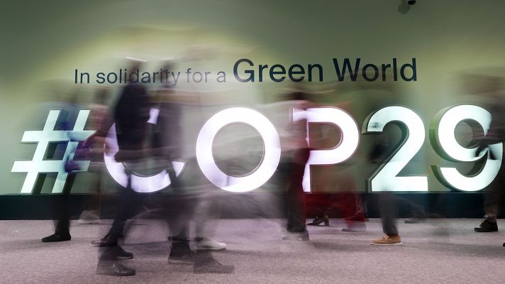 Telediario 1 - La Cumbre del Clima se celebra en Azerbaiyán, donde el petróleo y el gas son "un regalo de Dios"