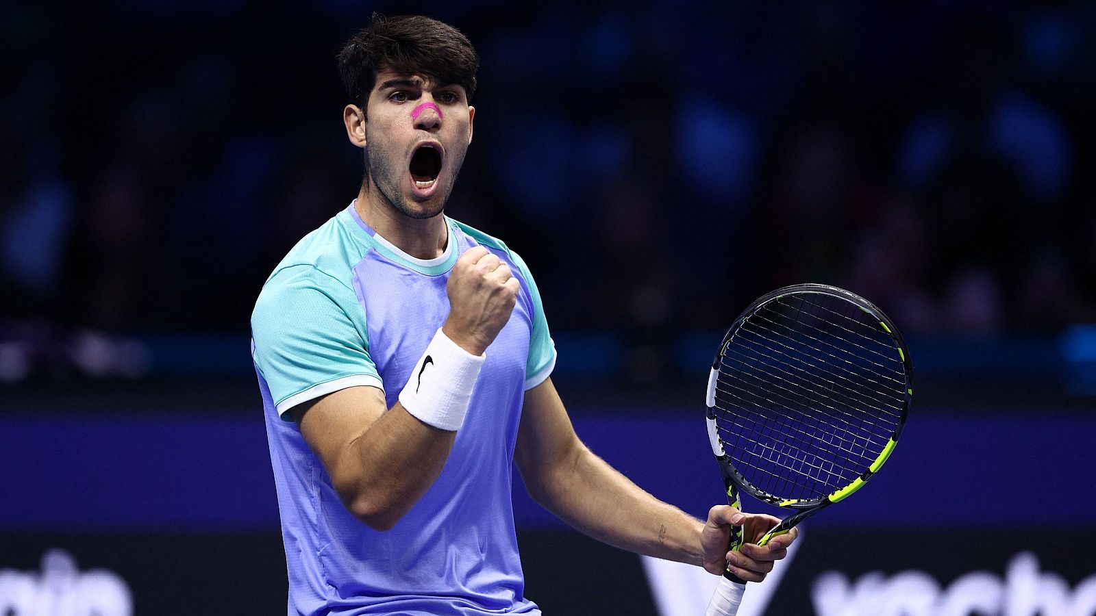 Carlos Alcaraz logra su primera victoria en las Finales ATP 2024