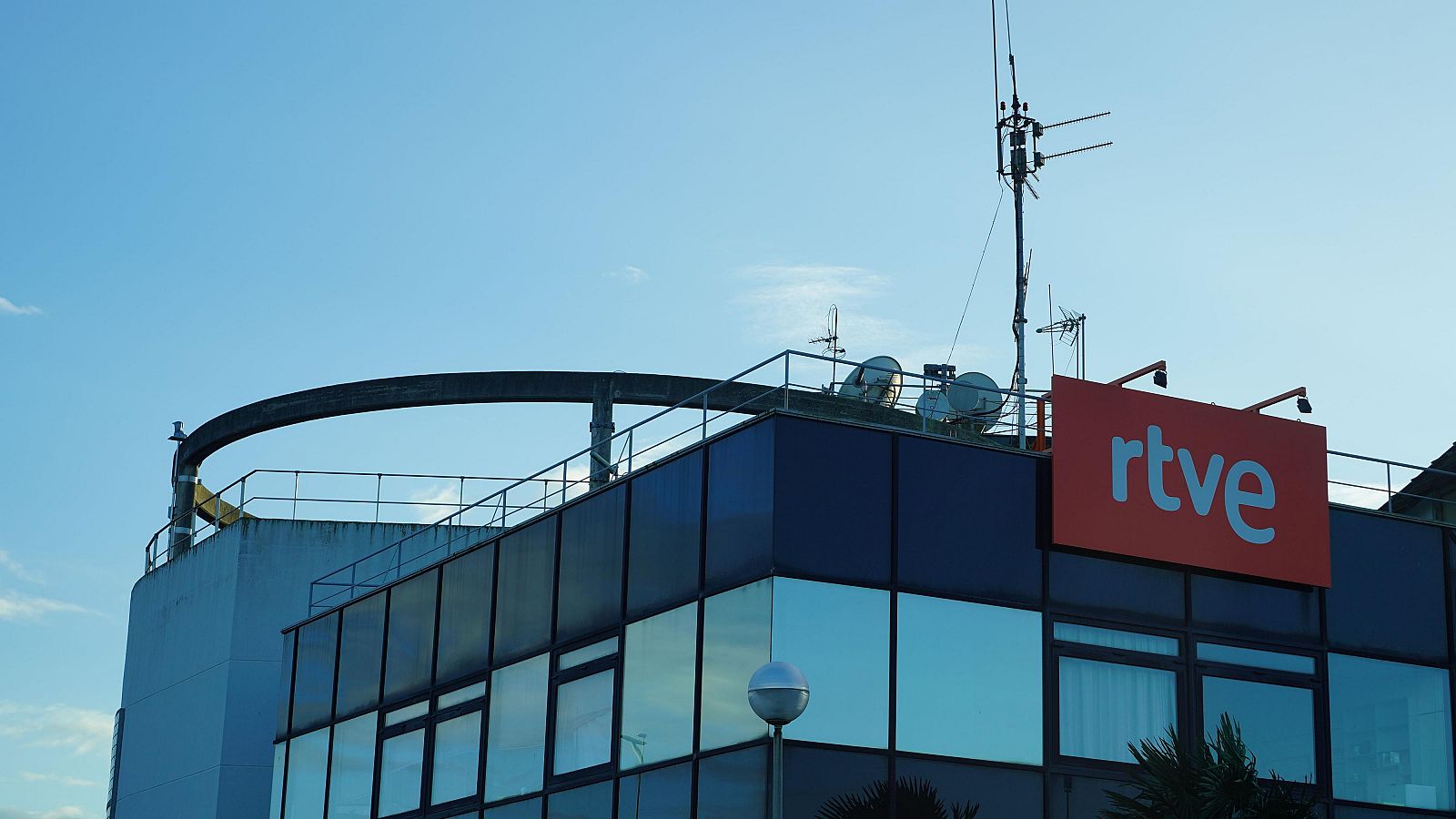 Trabajadores de RTVE protestan contra el decreto del Gobierno que modifica la elección de consejeros