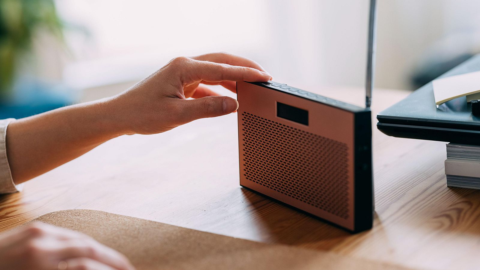 Cien años de la radio en España - Telediario 1 | Ver