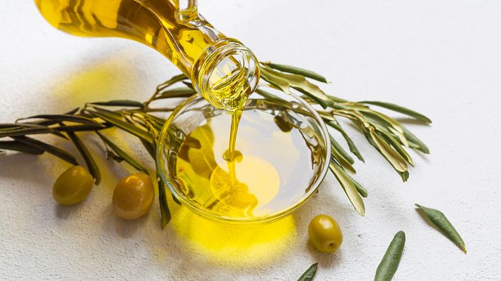 Telediario 1 - El precio del aceite de oliva baja en origen: se prevé una cosecha 50% superior a la pasada