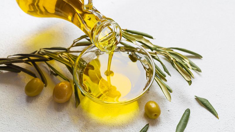 El precio del aceite de oliva baja en origen tras una mejor cosecha | Ver