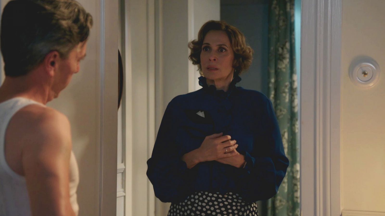 Emiliano humilla a Maruja y Pepita - Salón de té La Moderna | Ver