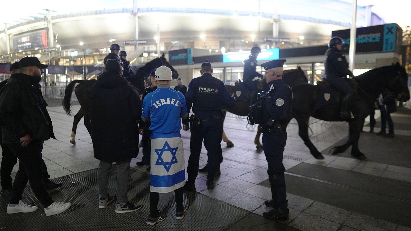 El enfrentamiento Francia-Israel de Saint Denis se salda con pitos al himno judío y alguna pelea