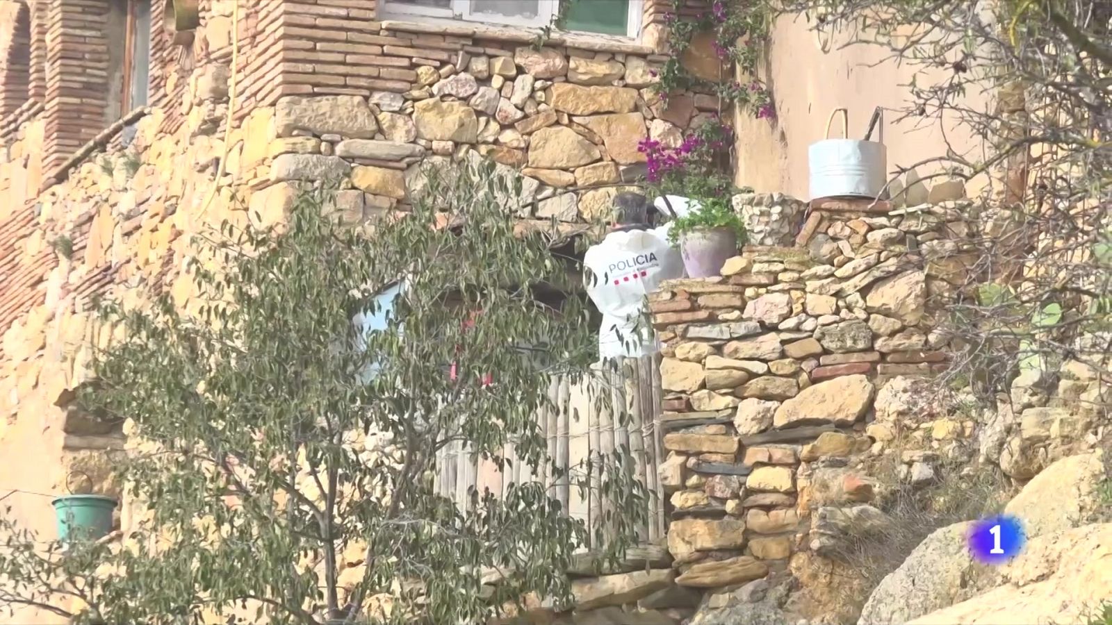 Els Mossos busquen restes biològiques de la Mónica a casa del principal sospitós - L'Informatiu | Veure