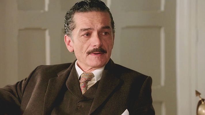 Salón de té La Moderna - Emiliano se ofrece a investigar a Lázara