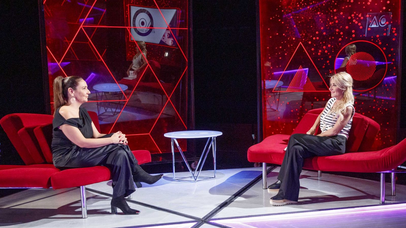 Atención obras - Carolina África - ver ahora