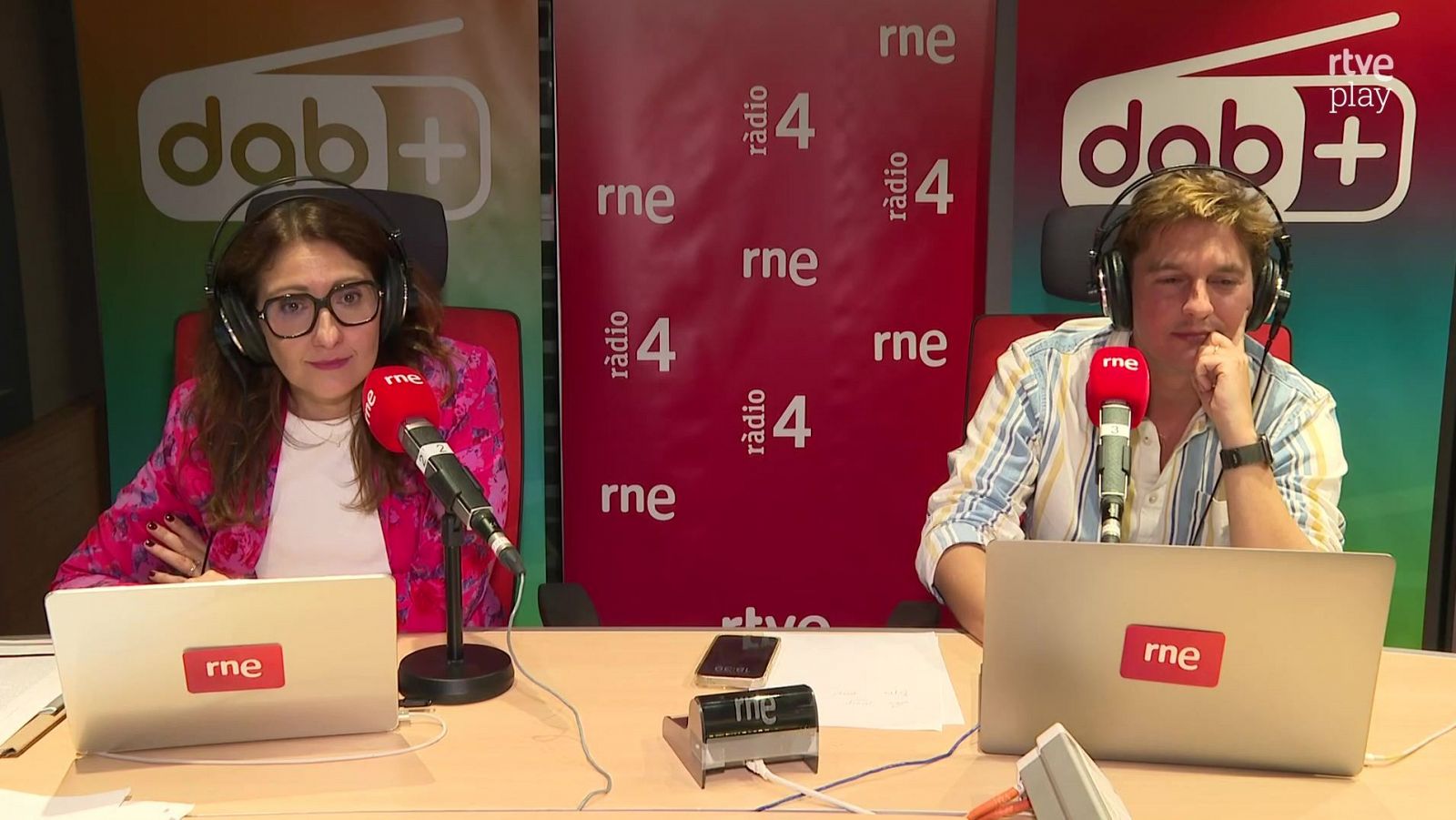 Sonia Urbano i Xavi Martínez retransmeten per primer cop el Festival d'Eurovisió Júnior en català per La 1 i per Ràdio 4.