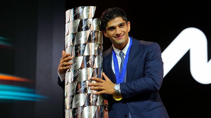  - Los familiares de Jorge Martín muestran su emoción tras su primer título de MotoGP