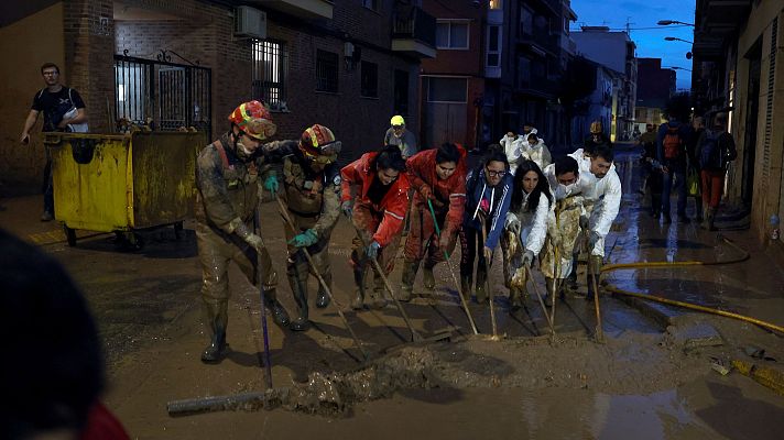 Telediario en lengua de signos - Telediario - 8 horas - 18/11/24 - Lengua de signos