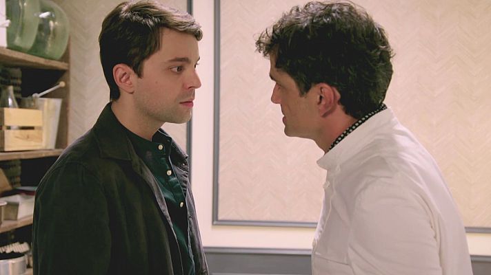 Salón de té La Moderna - Pietro accede a ayudar a Giancarlo