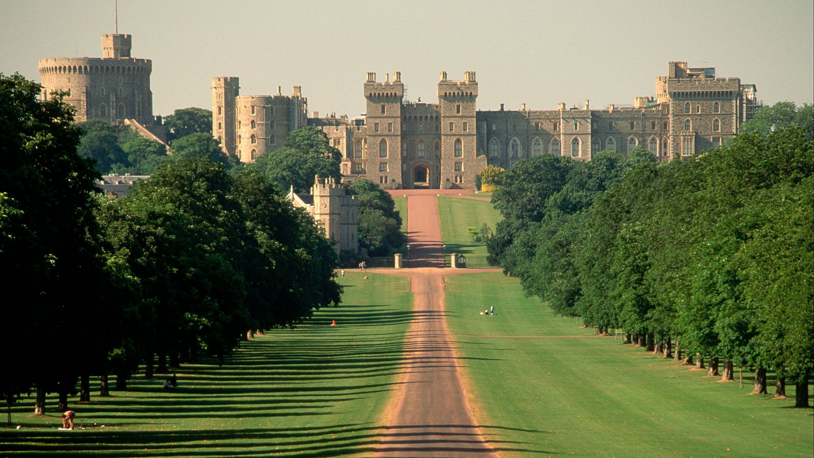 Se cuelan en el castillo de Windsor y roban varios vehículos