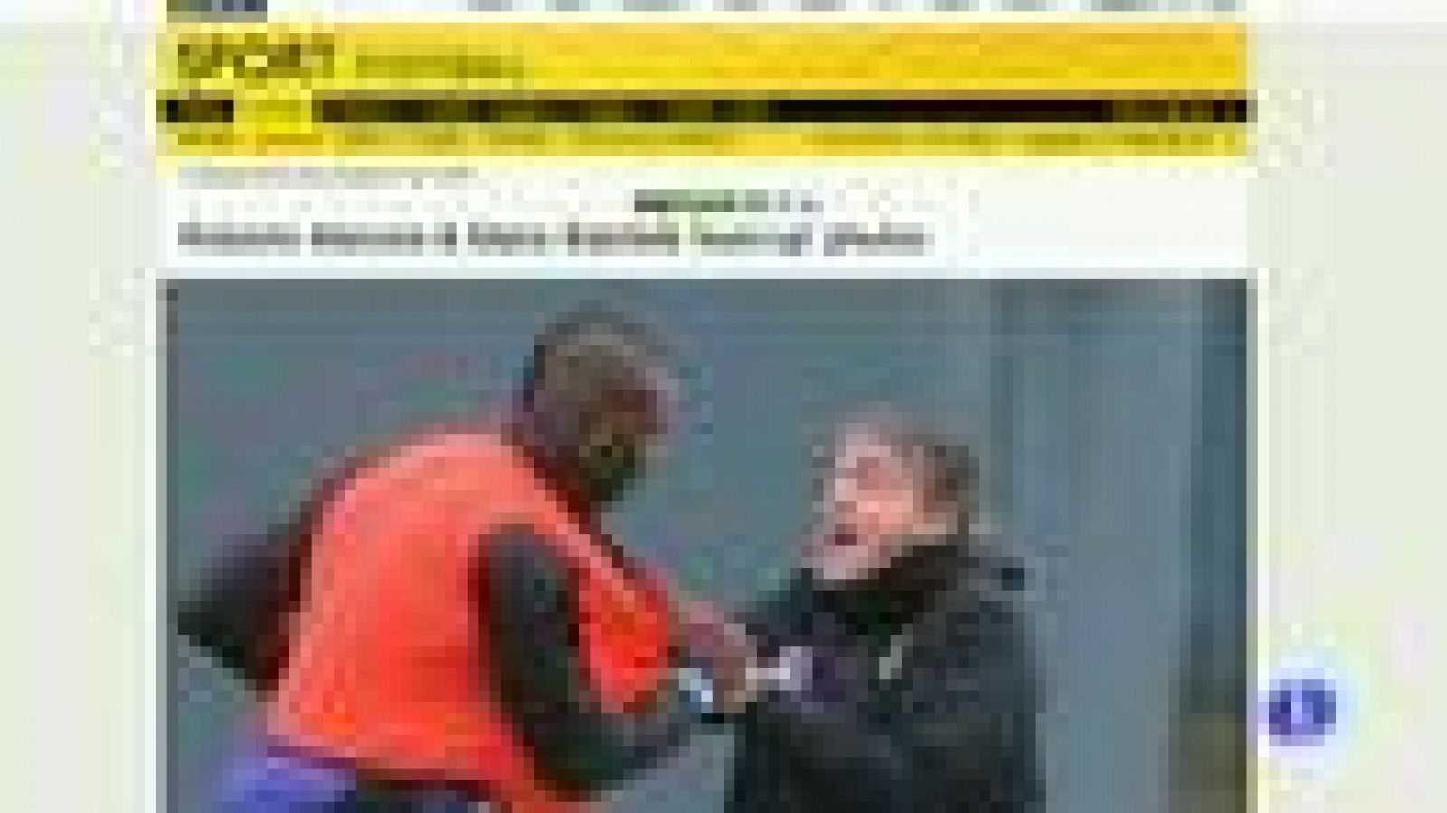 El delantero italiano del Manchester City Mario Balotelli y su entrenador y compatriota Roberto Mancini estuvieron a punto de pelearse hoy durante el entrenamiento del equipo. En fotografías que publican medios británicos, se ve cómo el entrenador y