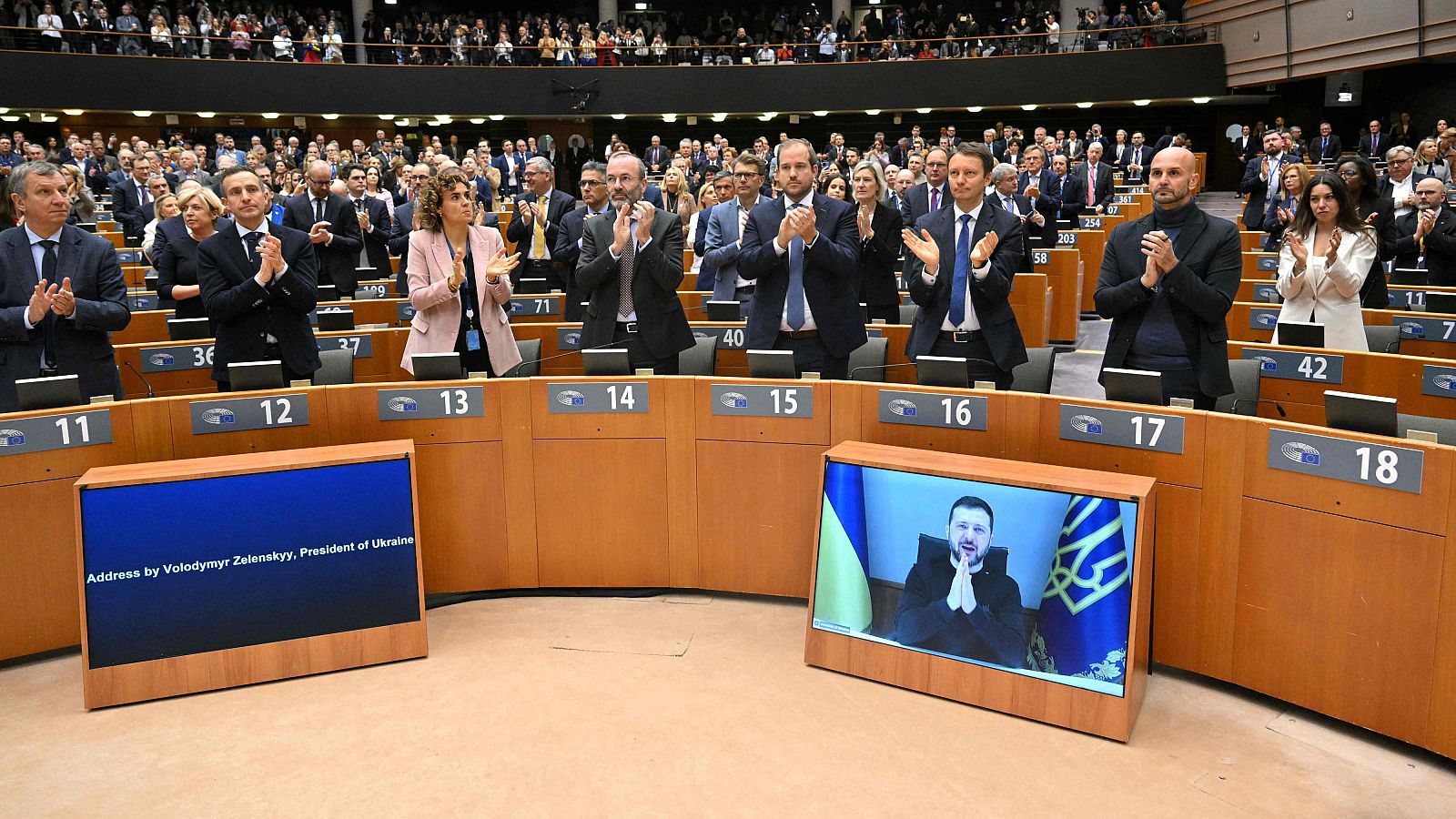 Zelenski pide al Europarlamento que continúe el apoyo a Ucrania tras mil días de guerra