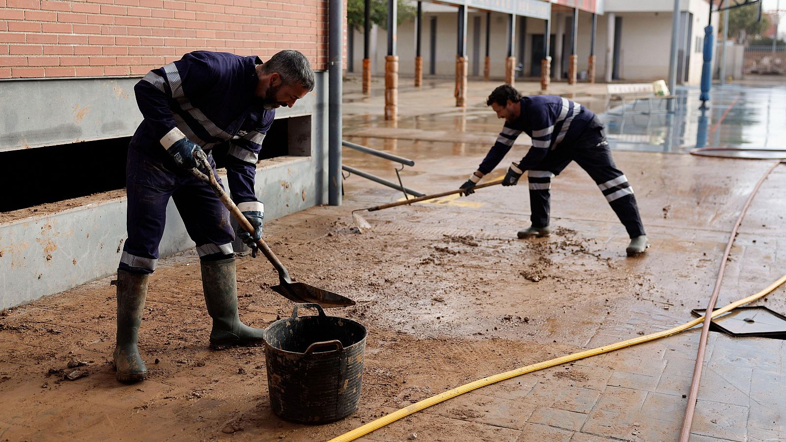 Una docena de municipios tienen colegios e institutos destrozados por la DANA