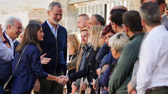 Así ha sido la visita de los reyes, Felipe VI y Letizia, a las zonas afectadas por la DANA